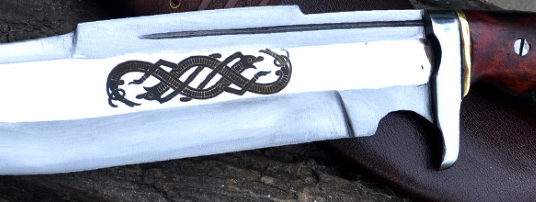 The Timeless Craft of the Bowie Knife: A Tradition of Strength and Function