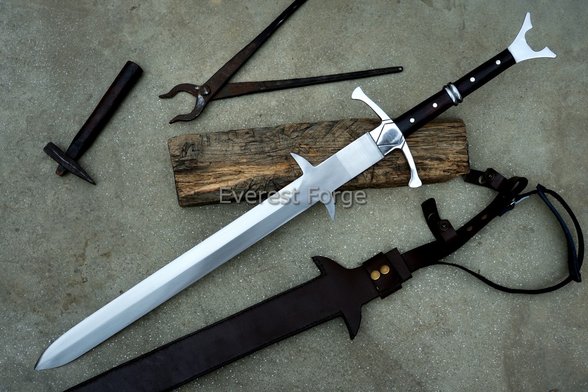 Two-Handed Greatsword | Fantasy Battle Blade | EverestForge