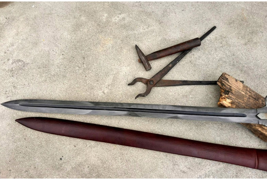Dark Fantasy Longsword – Hand-Forged Full-Tang Blackened Blade with Ring Guard