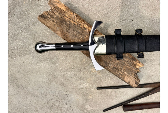 Hand-Forged Fantasy Short Sword — "Horn of Gondor"