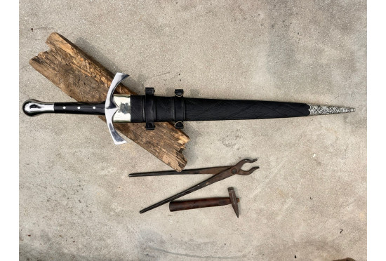 Hand-Forged Fantasy Short Sword — "Horn of Gondor"