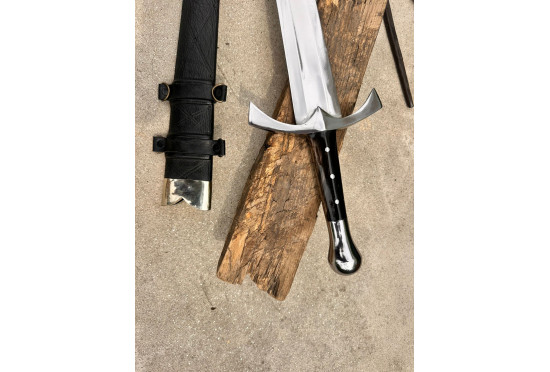 Hand-Forged Fantasy Short Sword — "Horn of Gondor"