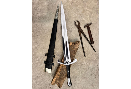 Hand-Forged Fantasy Short Sword — "Horn of Gondor"