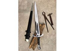 Hand-Forged Fantasy Short Sword — "Horn of Gondor"