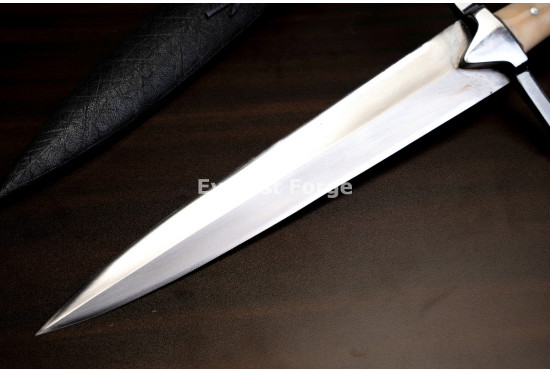 Hand-Forged Quillon Dagger, Disc Pommel