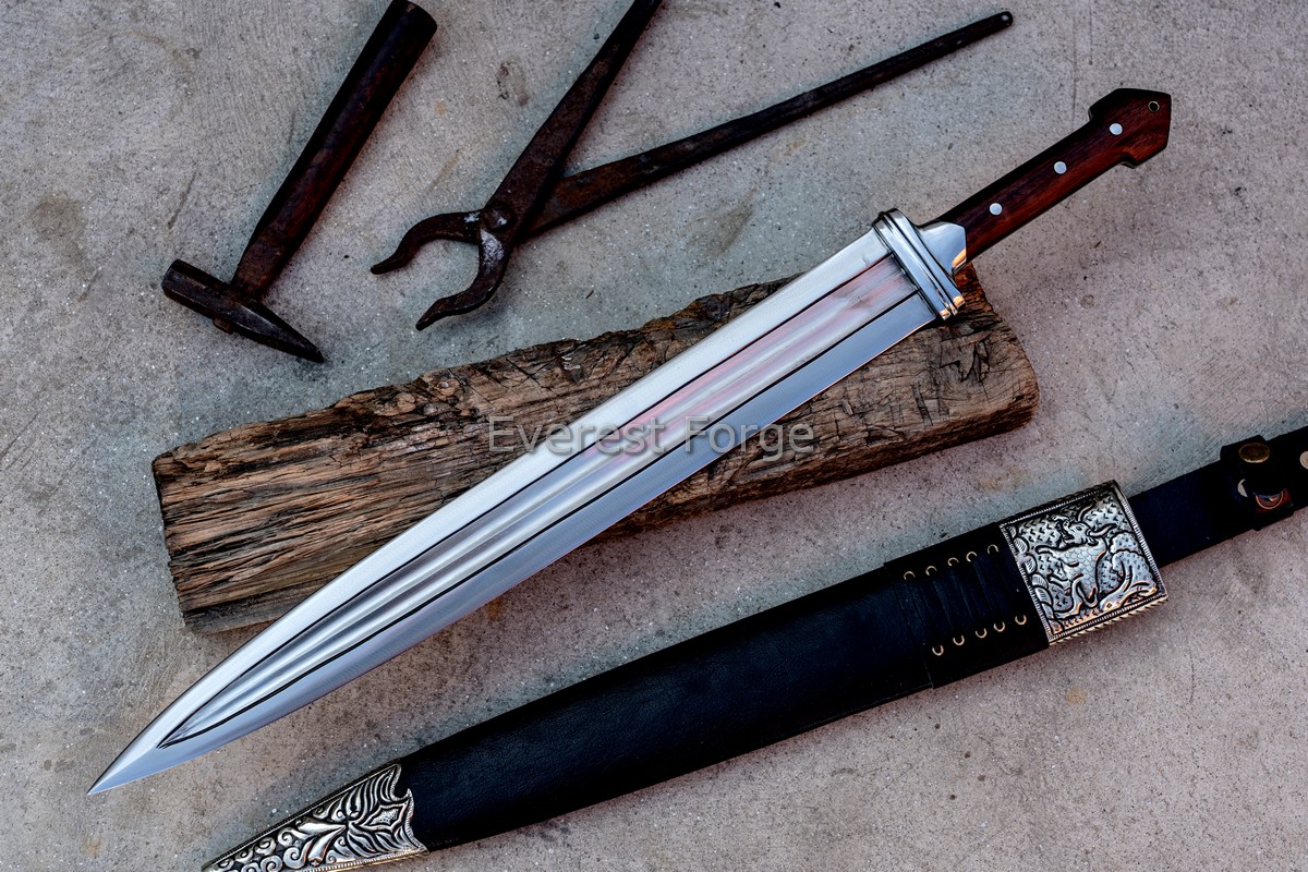 ギルフォードの剣士 SDJ-008 Kindajal Sword | Hand-Forged Caucasian Blade | EverestForge
