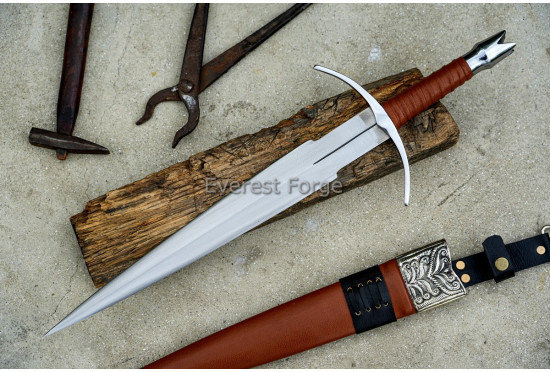 Crown Guard Fantasy Dagger 
