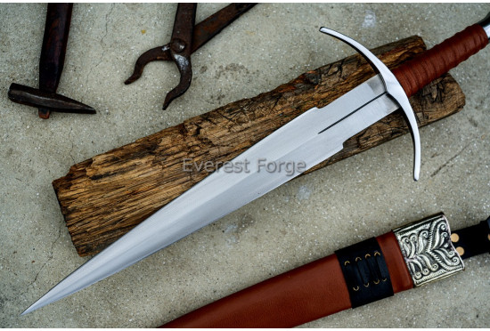 Crown Guard Fantasy Dagger 
