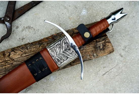 Crown Guard Fantasy Dagger 