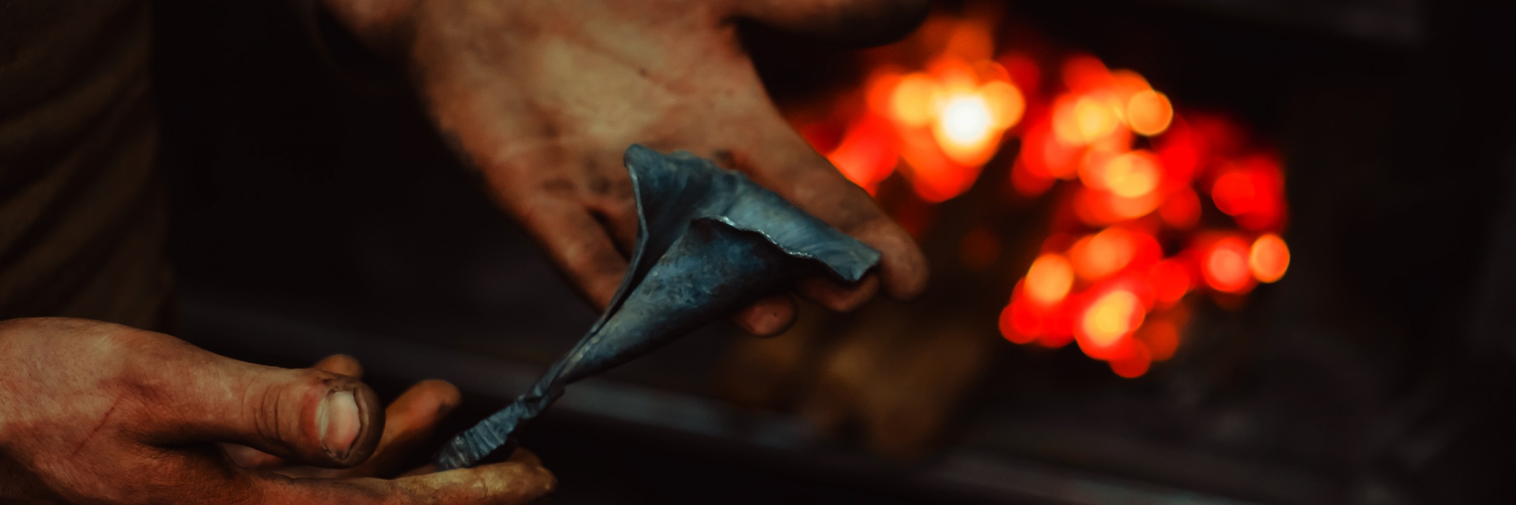 Custom hand-forged knives and swords made to order – Design your own blade with Everest Forge