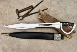 Hand-Forged Knuckle-Guard Short Sword — "Gladiator" 