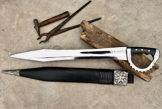 Hand-Forged Knuckle-Guard Short Sword — "Gladiator" 