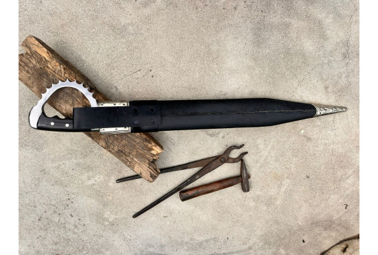 Hand-Forged Knuckle-Guard Short Sword — "Gladiator" 