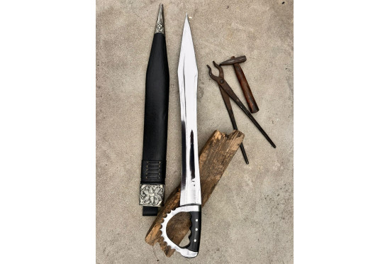 Hand-Forged Knuckle-Guard Short Sword — "Gladiator" 