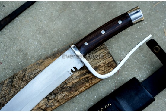 Scimitar-Style Jungle Machete