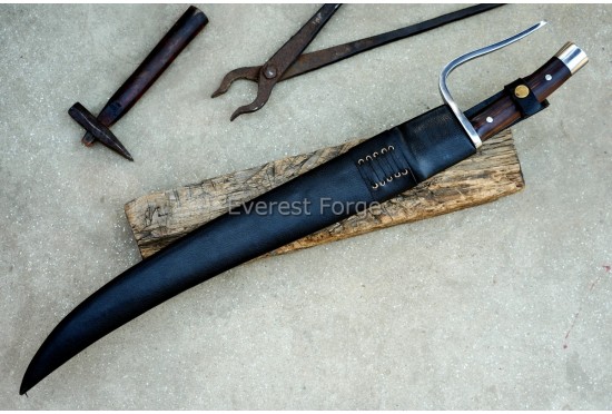 Scimitar-Style Jungle Machete