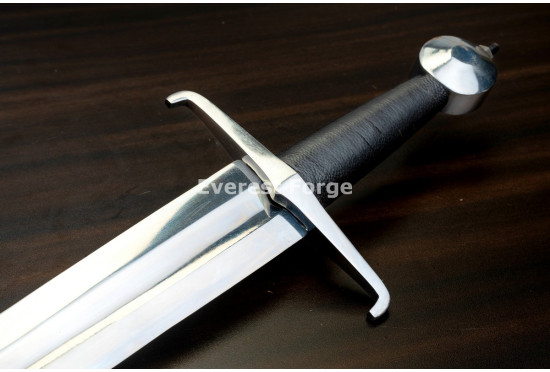 Hand-Forged Mandeville Dagger, Cross Guard