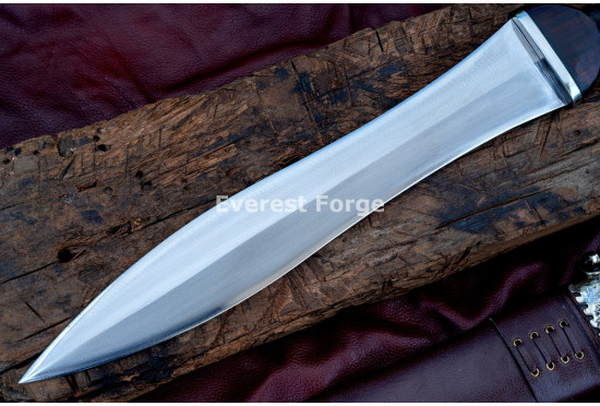Hand-Forged Roman Pugio Dagger – Full-Tang 5160 Leaf-Shaped Blade