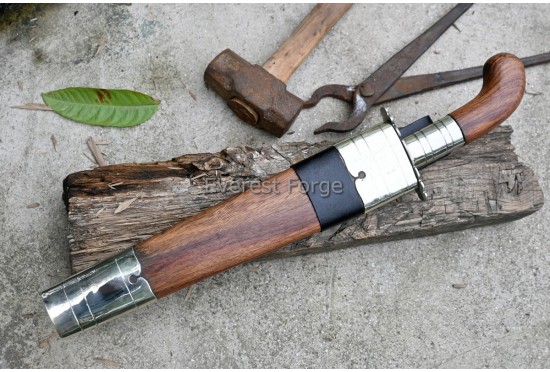 Punyal Dagger