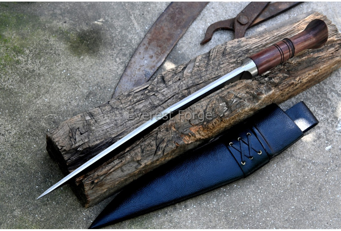 Sirupate khukuri thick spine close-up showing strength and balance - Everest Forge