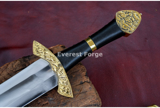 Hand-Forged 9th-Century Viking Sword – Full-Tang Norse Blade with Decorated Guard & Pommel