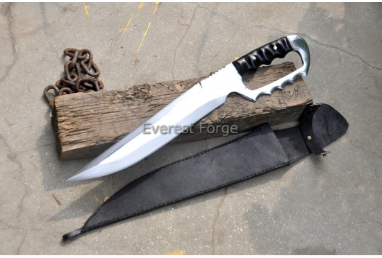 Knuckle Fang Dagger
