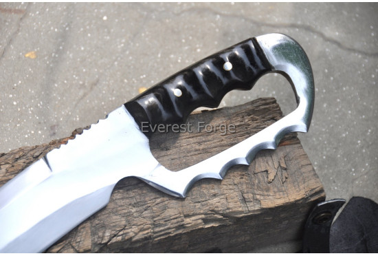 Knuckle Fang Dagger