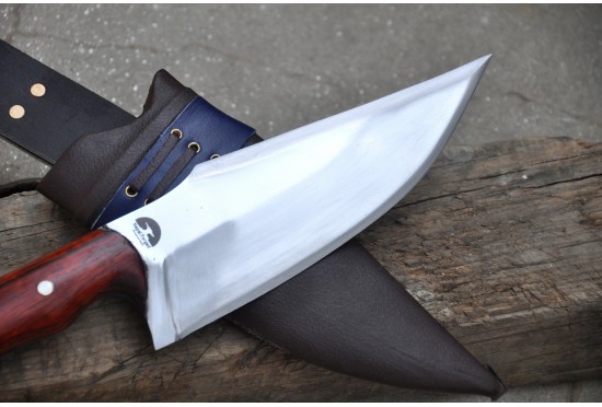 7 inches long Blade Arrowhead Bowie