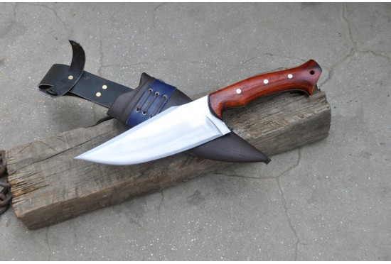 7 inches long Blade Arrowhead Bowie