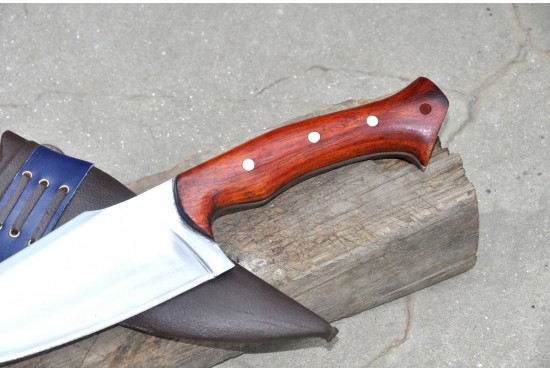 7 inches long Blade Arrowhead Bowie
