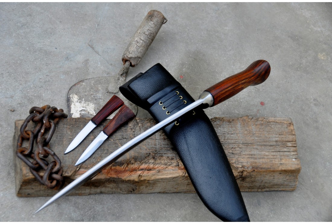 Chainpure khukuri thick spine showing forged blade thickness - Everest Forge