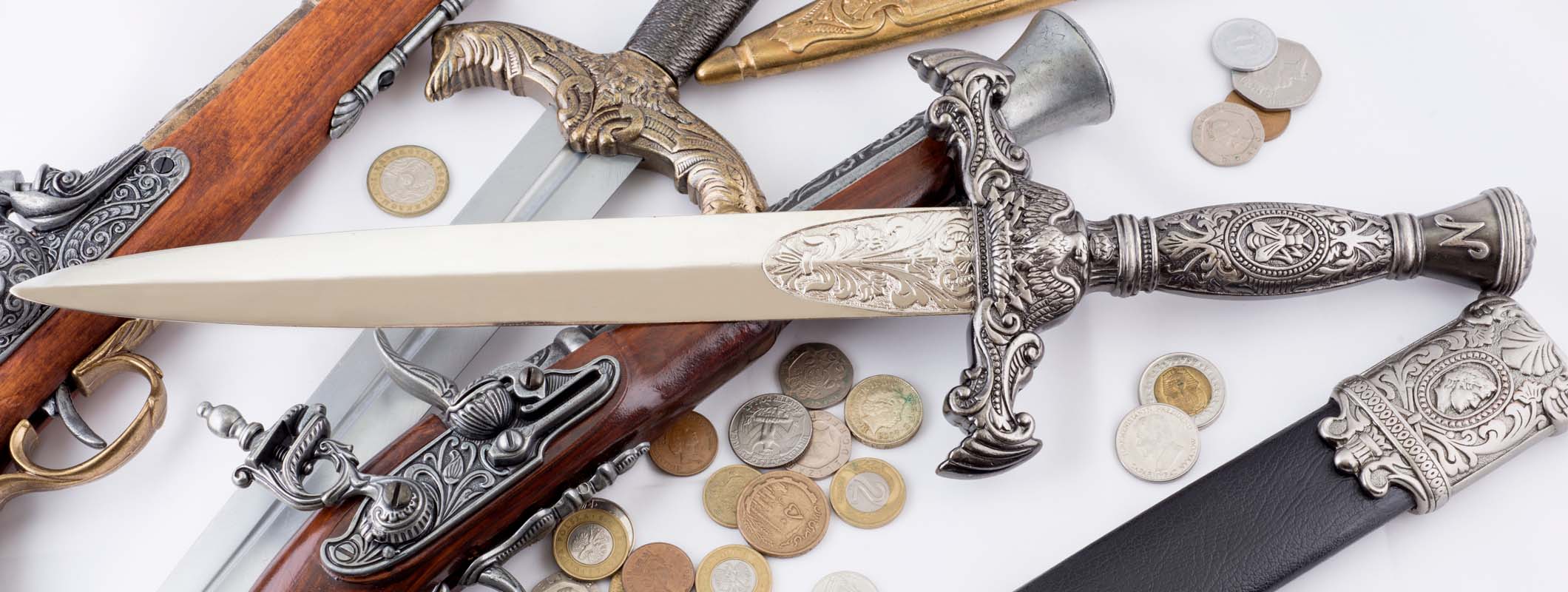 Buy hand forged dagger at a fair price from Everest Forge