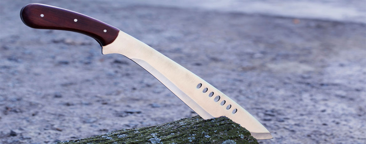 Well-balanced machete designed for comfortable and efficient chopping